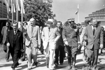 Otwarcie Wystawy Ziem Odzyskanych. Od&nbsp;lewej Stanisław Szwalbe, Bolesław Bierut, Konstanty Rokossowski i&nbsp;Hilary Minc