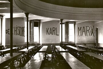 Napisy w&nbsp;jednej ze&nbsp;szk&oacute;ł w&nbsp;trakcie rewolty 1968 roku, Lyon
