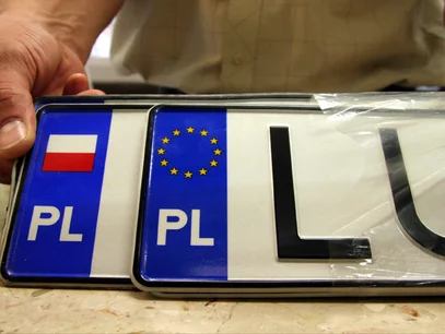 Miniatura: Nowe litery na tablicach rejestracyjnych....