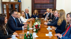 Miniatura: Zaprzysiężenie Nawrockiego. Hołownia...