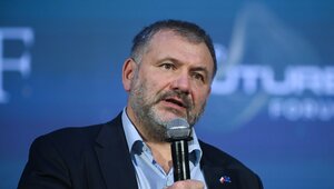 Miniatura: Żurek brnie w tłumaczenie się ze słów o...