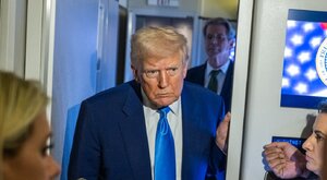Miniatura: Trump o cłach: Dzwonią do nas i całują...