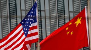 Miniatura: Metaliczny uścisk smoka