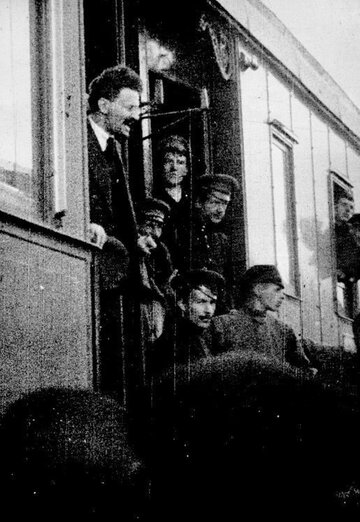 Lew Trocki (przemawia) w&nbsp;Piotrogrodzie. Maj, 1917