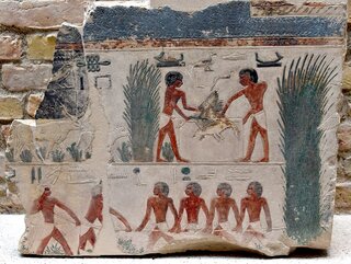 Świątynia Ra w&nbsp;Abu Gurab, Egipt. Na&nbsp;miejscu znaleziono liczne bloki skalne i&nbsp;tabliczki z&nbsp;hieroglifami