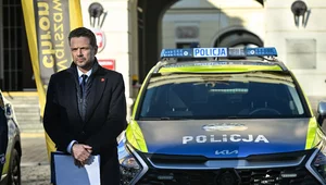 Miniatura: "Trzaskowski rozdaje radiowozy". Ziobro...