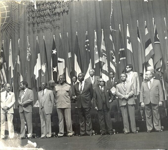 Robert Mugabe (pośrodku w drugim rzędzie) podczas spotkania członków Wspólnoty Narodów, New Delhi, 1983 r.