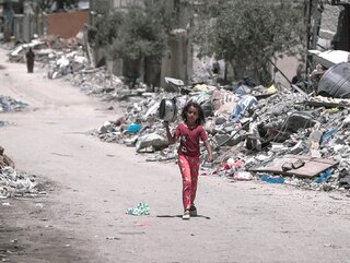 Dziecko w&nbsp;zniszczonej Strefie Gazy