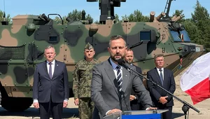 Miniatura: "Uszy i oczy polskiej armii". Transportery...