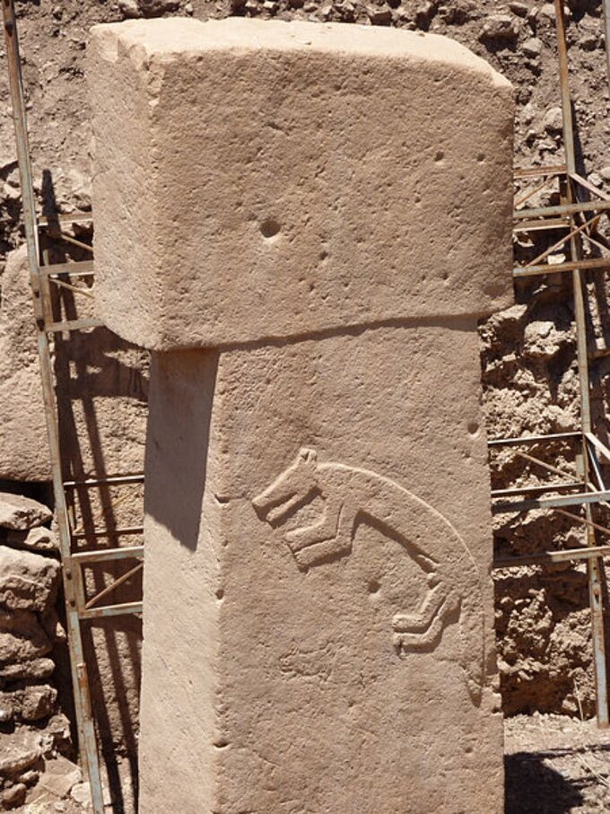 Göbekli Tepe. Rzeźba zwierzęcia na jednym ze słupów