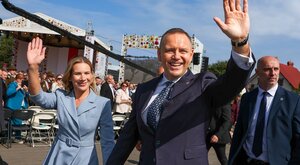 Miniatura: Polacy ocenili parę prezydencką. Sondaż...