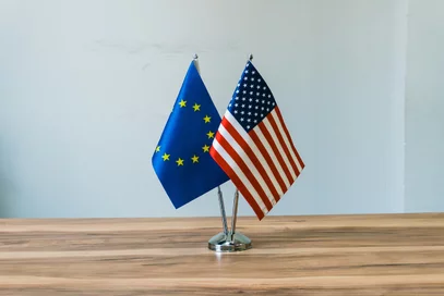 Miniatura: USA czy UE? Polacy w sondażu wskazali...