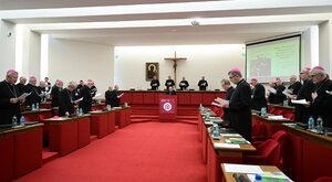 Miniatura: Dwa konflikty z Episkopatem w tle