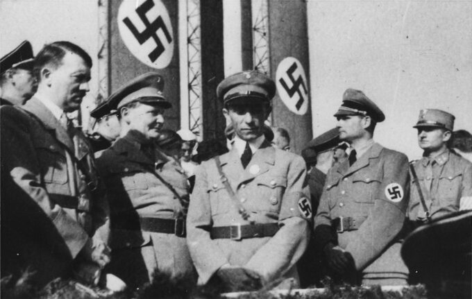 Od lewej: Adolf Hitler, Hermann Göring, Joseph Goebbels i Rudolf Hess