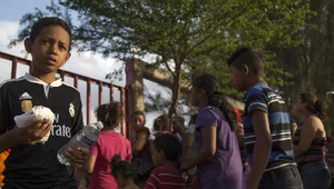 Miniatura: "Kryzys humanitarny". Archidiecezja...