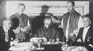 Zabić Hitlera. Pius XII i szpiedzy w sutannach