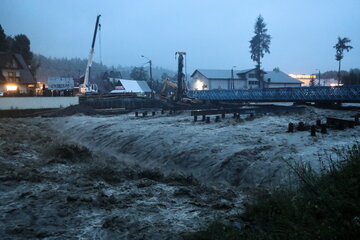 Podwyższony stan rzeki Biały Dunajec w miejscowości Bialy Dunajec 