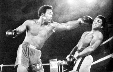 George Foreman i&nbsp;Muhammad Ali w&nbsp;czasie walki "Rumble in&nbsp;the jungle"