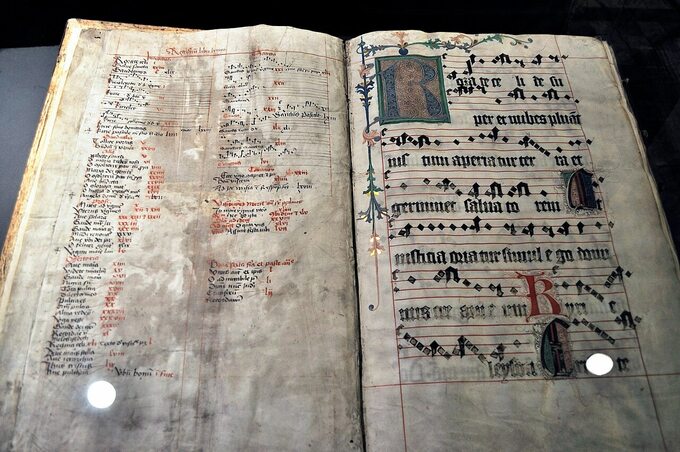 Średniowieczny manuskrypt ze słowami chorału gregoriańskiego "Rorate Coeli"