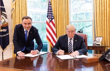 18. 09. || We wrześniu prezydent Andrzej Duda spotkał się z prezydentem Donaldem Trumpem. Przywódcy rozmawiali o stałej obecności wojsk amerykańskich w Polsce. Przyszła amerykańska baza została ochrzczona przez prezydenta Polski mianem „fort Trump”. 