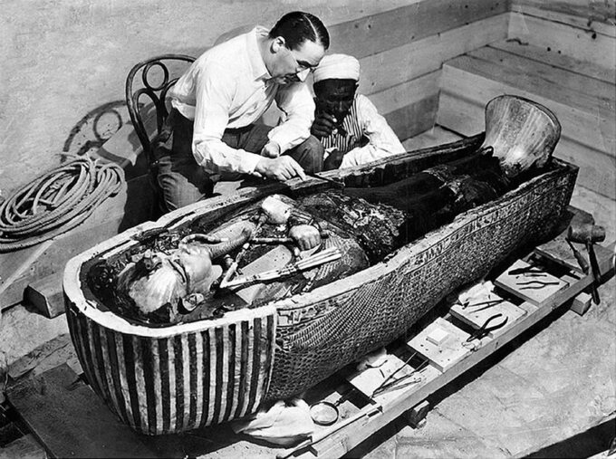 Howard Carter bada sarkofag faraona Tutanchamona