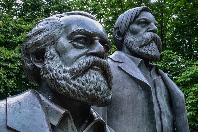 Pomnik Karola Marksa i Fryderyka Engelsa