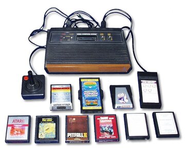 Atari VCS z&nbsp;kartridżami