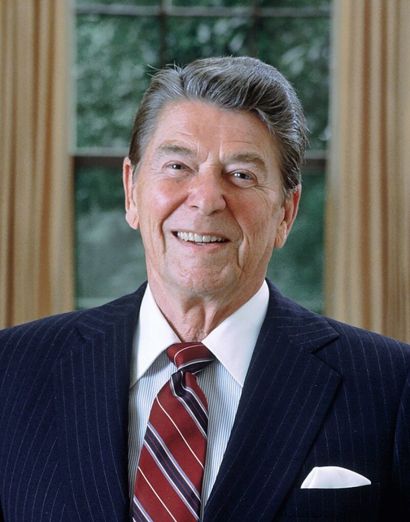 Ile lat kończył Reagan w roku, w którym obejmował urząd prezydenta?
