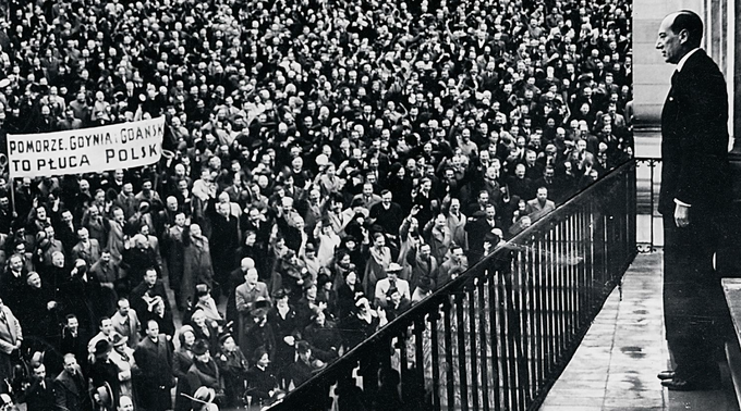 Józef Beck przemawia do uczestników demonstracji w Warszawie, 5 maja 1939 r.