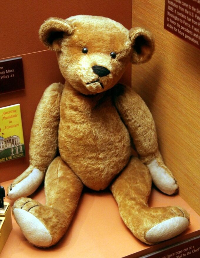 Pierwszy pluszowy miś na świecie. Teddy bear z 1902/1903 roku