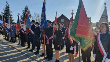 Upamiętnienie Katarzyny i&nbsp;Sebastiana Kazak&oacute;w zamordowanych za&nbsp;pomoc Żydom w&nbsp;czasie okupacji niemieckiej.