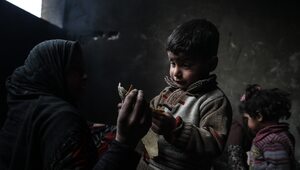 Miniatura: Aleppo: sankcje są nieludzkie, ludzie głodują