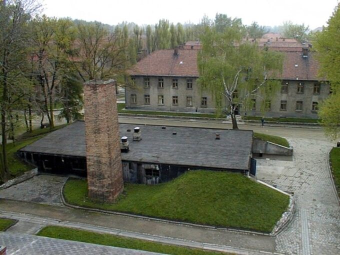 Częściowo odbudowane krematorium w byłym obozie Auschwitz I