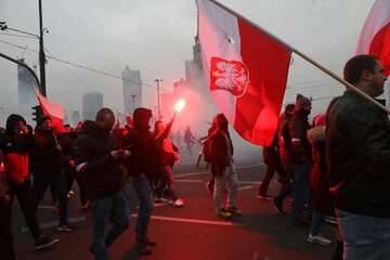 Uczestnicy Marszu Niepodległości w centrum stolicy. 