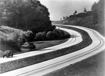Autostrada w&nbsp;Niemczech, lata 30-te XX wieku.