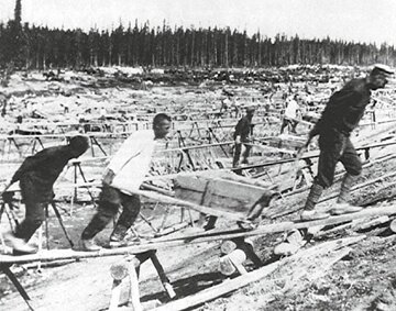 Więźniowie w&nbsp;sowieckim łagrze przy budowie Kanału Białomorsko-Bałtyckiego, lata 1930&ndash;1933
