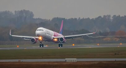 Miniatura: Wizz Air wraca na ważne lotnisko i otwiera...