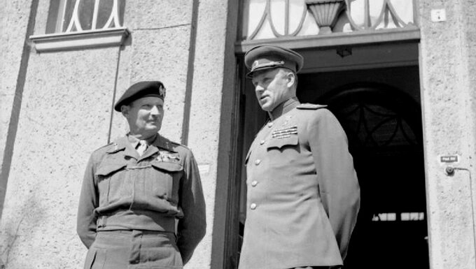 Konstanty Rokossowski i Bernardem Law Montgomery, Wismar, 7 maja 1945 r.