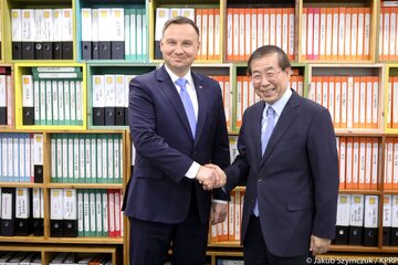 Prezydent Andrzej Duda otrzymał tytuł Honorowego Obywatela Seulu. Ceremonia odbyła się w Ratuszu Miasta. 