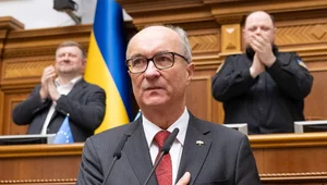 Miniatura: Czarzasty "daje" zaproszenia na wakacje...