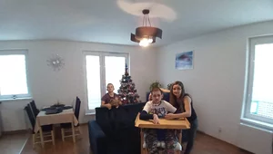 Miniatura: Chory chłopiec uwięziony w czterech...