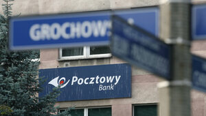 Miniatura: Zwolnienia grupowe w polskim banku. Ponad...