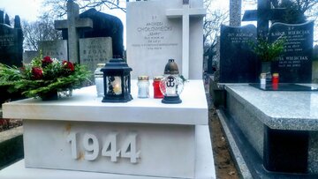 Cmentarz Bródnowski, grób Andrzeja Chołowieckiego 