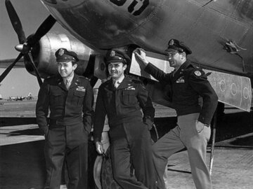 Theodore Van Kirk (left) with Paul Tibbets and&nbsp;Thomas Ferebee
