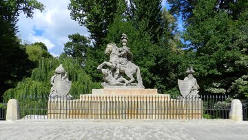 Pomnik kr&oacute;la Jana III&nbsp;Sobieskiego w&nbsp;Warszawie w&nbsp;Łazienkach