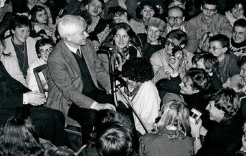 Zbigniew Herbert w&nbsp;kościele na&nbsp;spotkaniu z&nbsp;młodzieżą w&nbsp;latach 80.