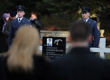 Apel Pamięci przy grobie generała na&nbsp;Powązkach