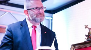 Miniatura: Siostra polityka żali się w "Wyborczej"....