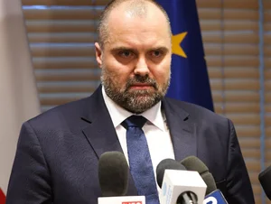 Miniatura: Kumoch rezygnuje z funkcji ambasadora RP w...