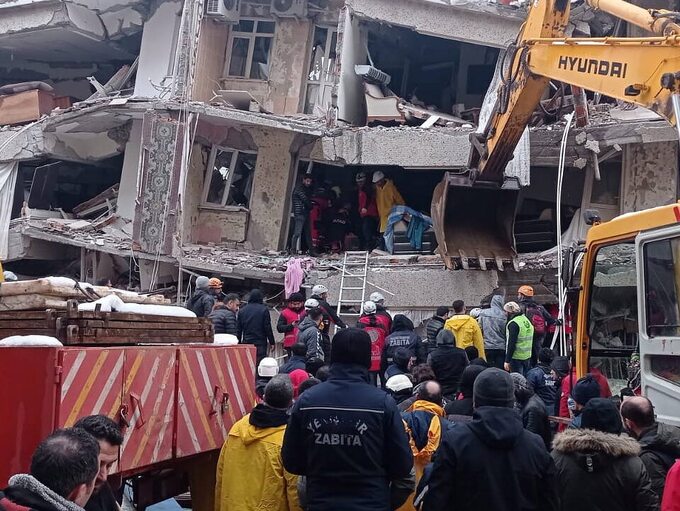 Trzęsienie ziemi w Turcji. Wciąż rośnie liczba ofiar śmiertelnych i rannych